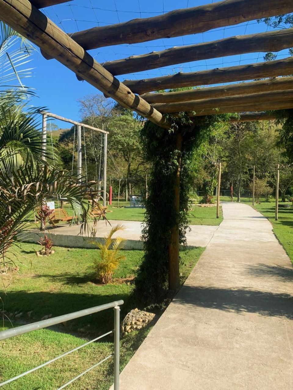 Pousada E Restaurante Bora Bora Da Serra Sao Bento do Sapucai Ngoại thất bức ảnh